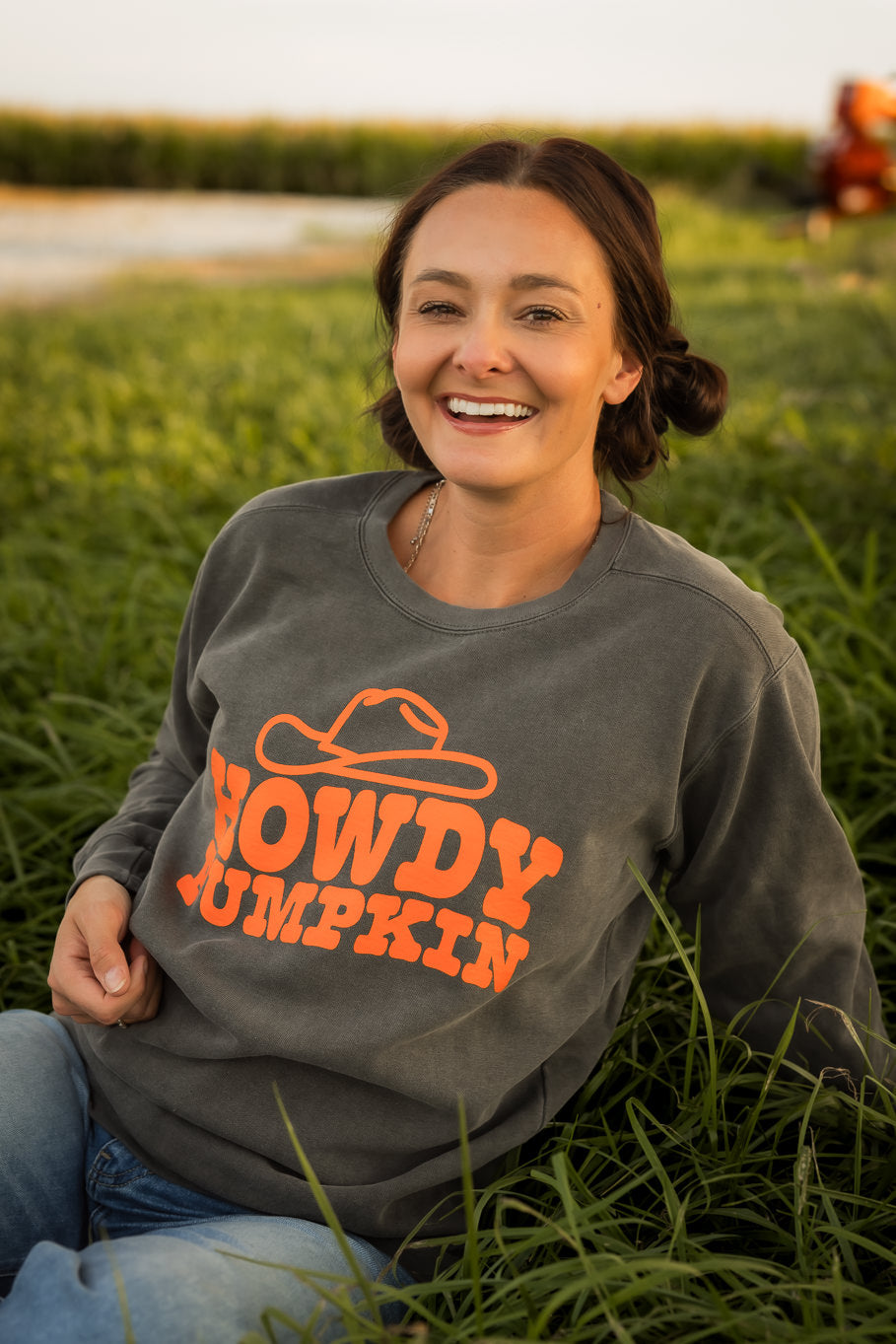 Howdy Pumpkin Sweatshirt in Pepper | Sizes S - 2XL